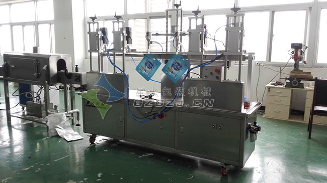 沙司番茄醬包裝機(jī)(自立袋、吸嘴袋)整機(jī)展示